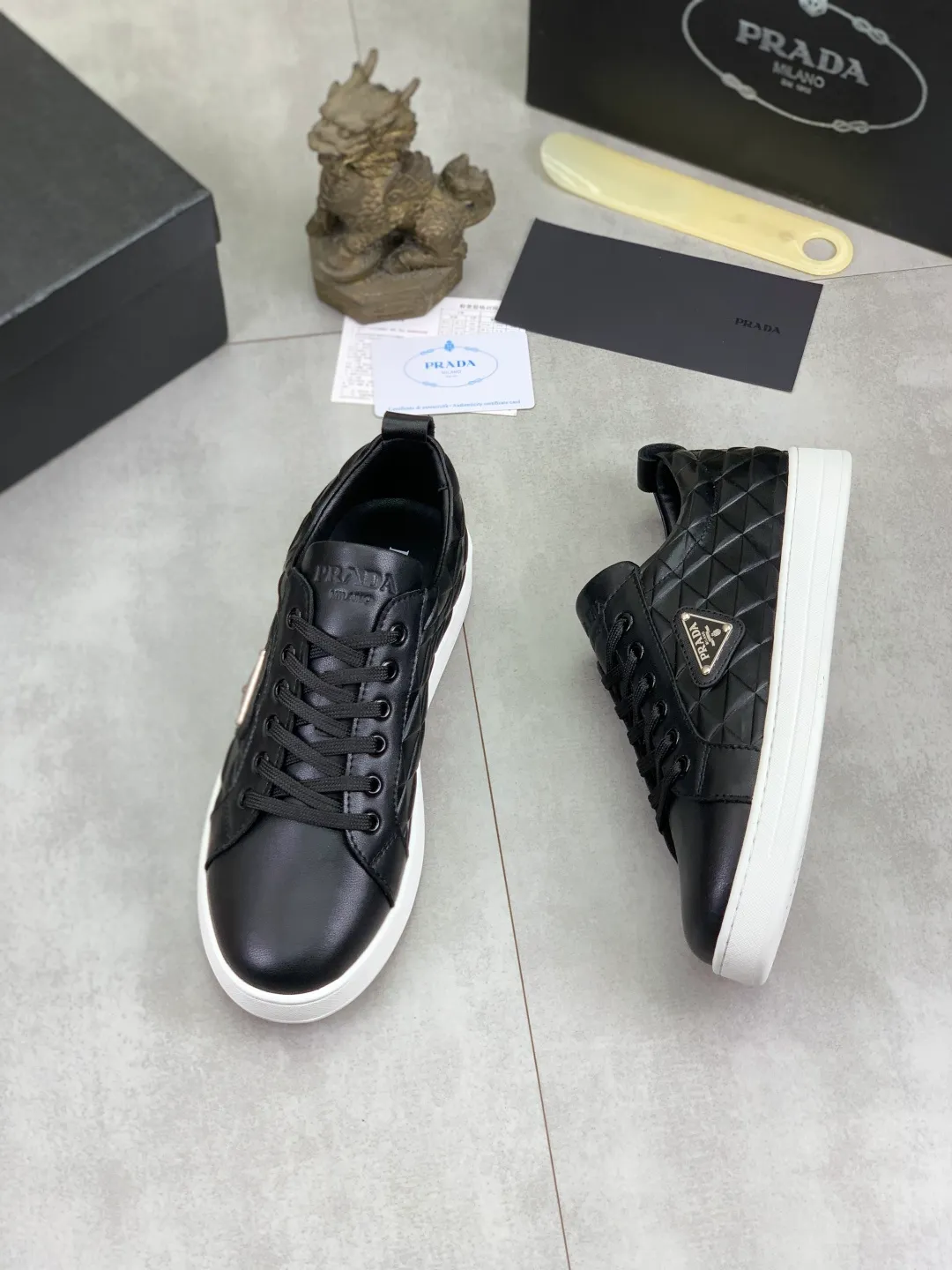 Men's Men's Shoes💰P420💰[New Style] The latest classic model of high-quality PRADA breathable and comfortable men's shoes has been launched on the official website, 1:1 replica, synchronized in Hong Kong, and on the same catwalk; all made of calfskin with breathable mesh fabric ➕Imported soft Soft and comfortable sheepskin lining, 🍡🍡original rubber outsole is non-slip and wear-resistant; comfortable to wear, attractive style, fine workmanship, and simple and neat shoe last, showing a man's courage and toughness, 👍Size: 39-44 2️⃣Color🉑️Choose